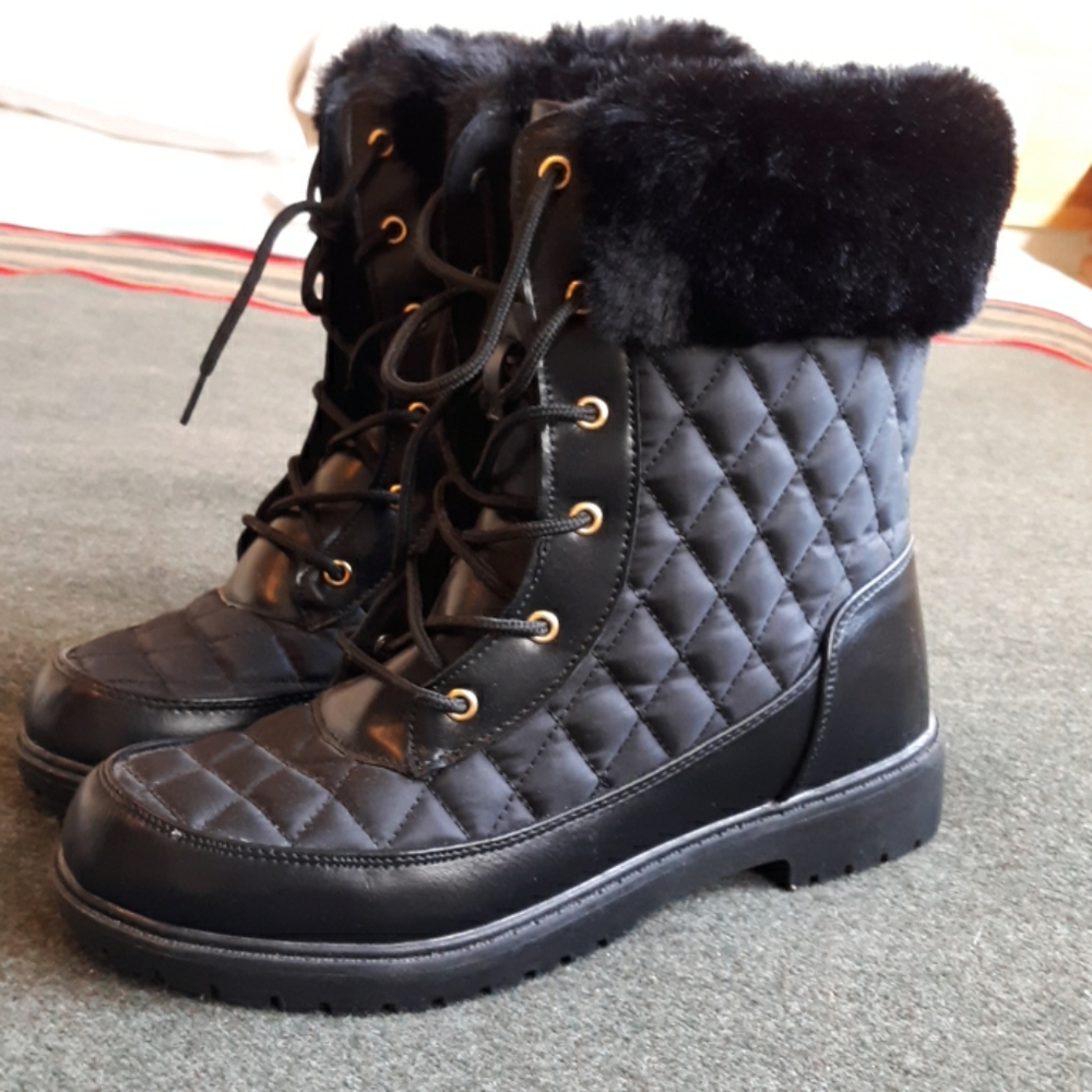 New without tags black Louna winter boots